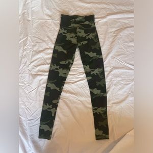 Green camouflage Forever 21 leggings